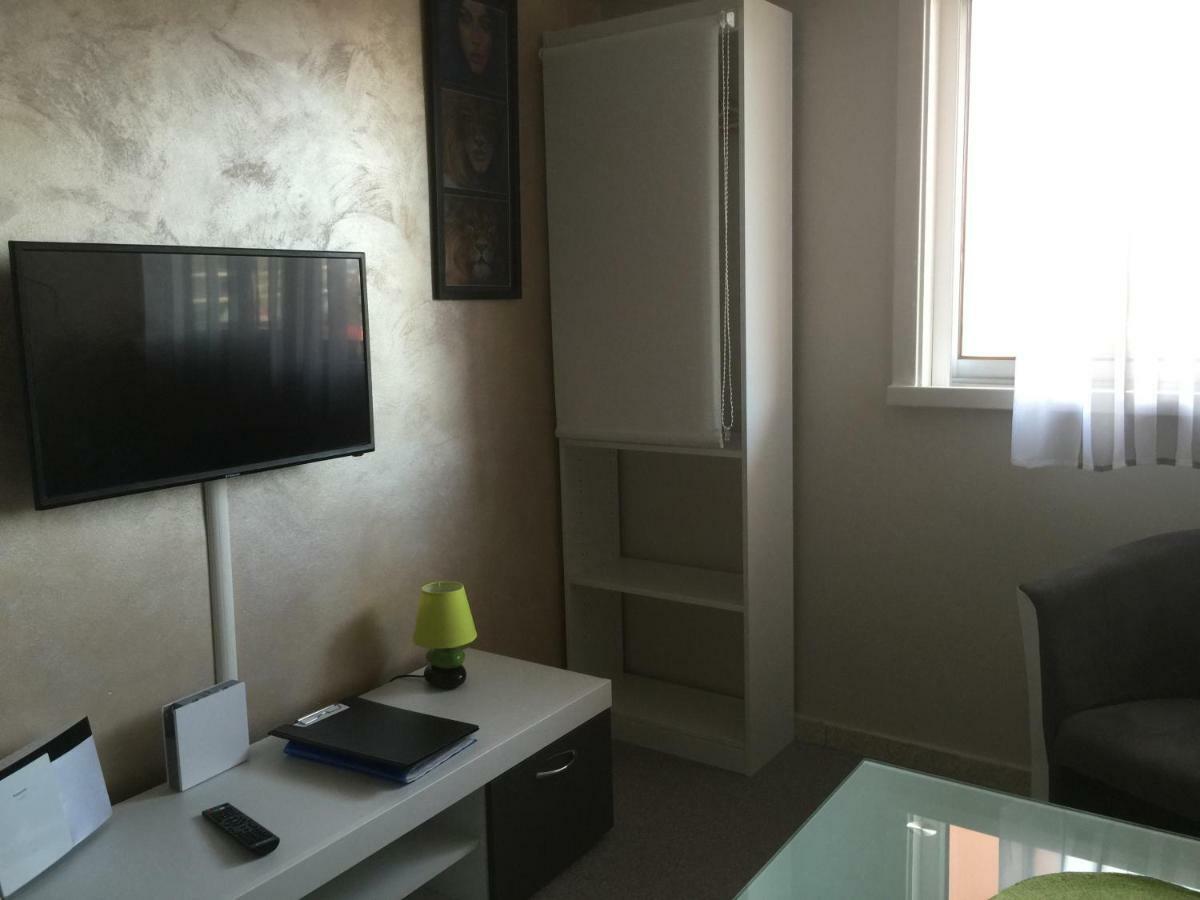 Frejus Studio Luaran gambar
