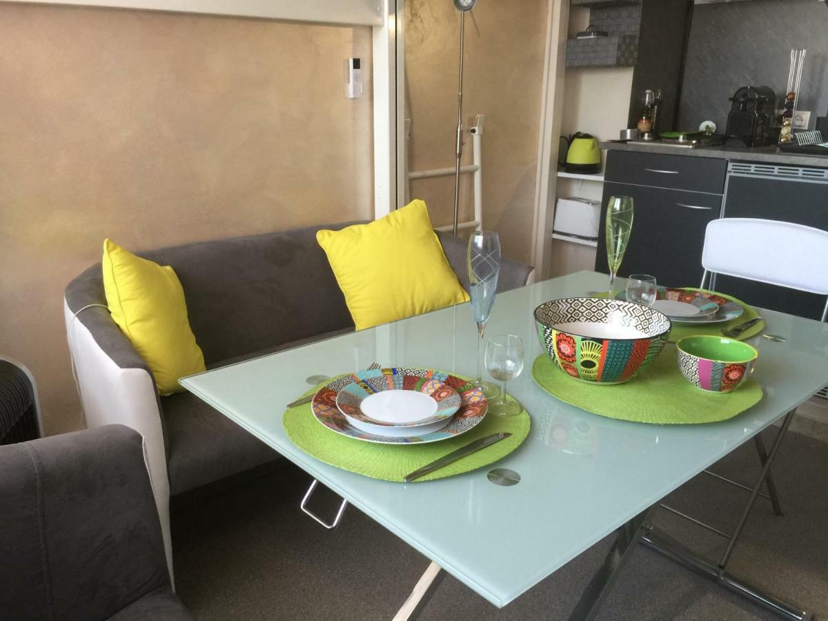 Frejus Studio Luaran gambar