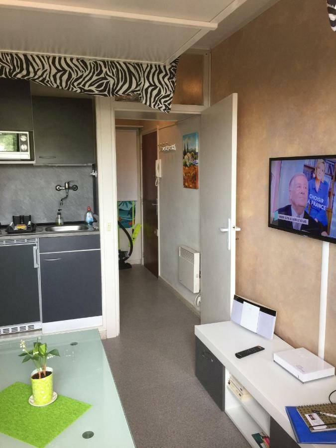 Frejus Studio Luaran gambar